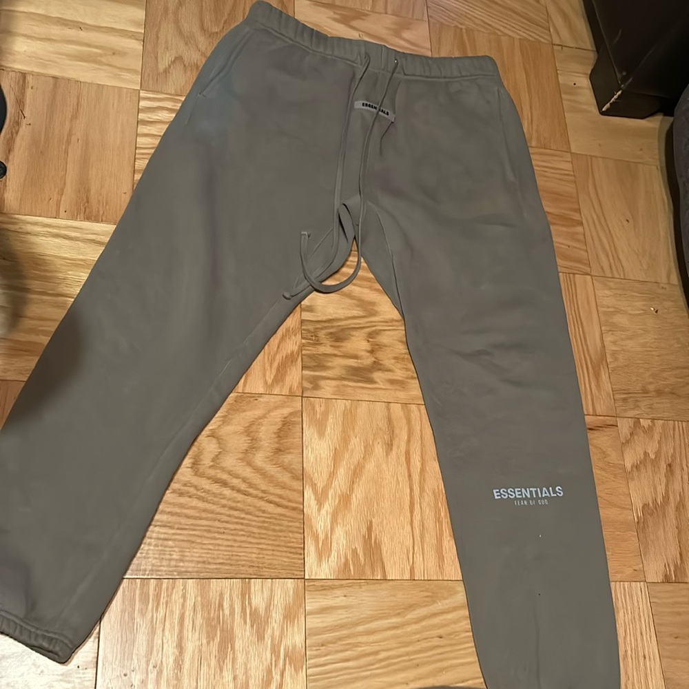Essential fear of God size extra large